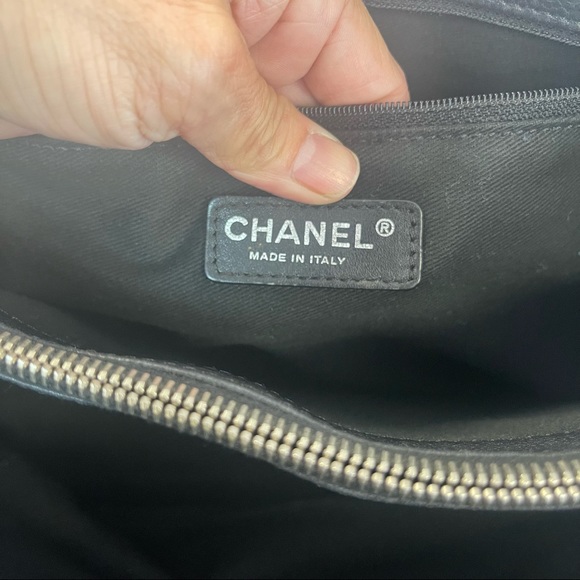 CHANEL GRAND SHOPPER BLACK CAVIAR LEATHER-PREOWNED - Picture 12 of 15